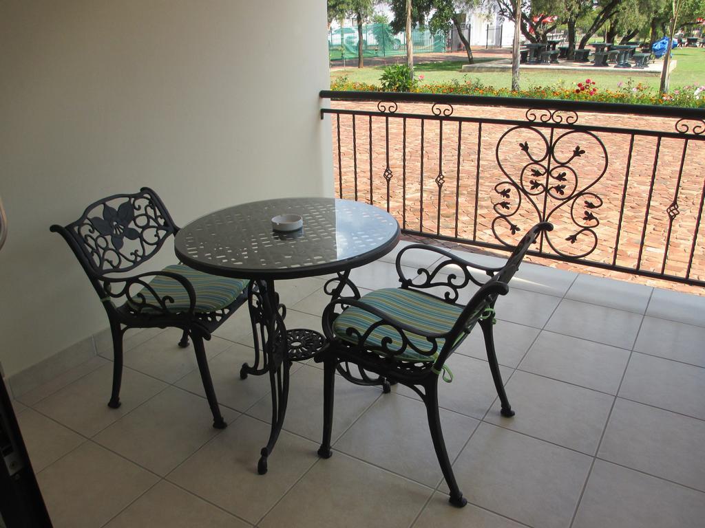Casa Bianca Guest Lodge ฮาร์ทบีสบูร์ท ภายนอก รูปภาพ