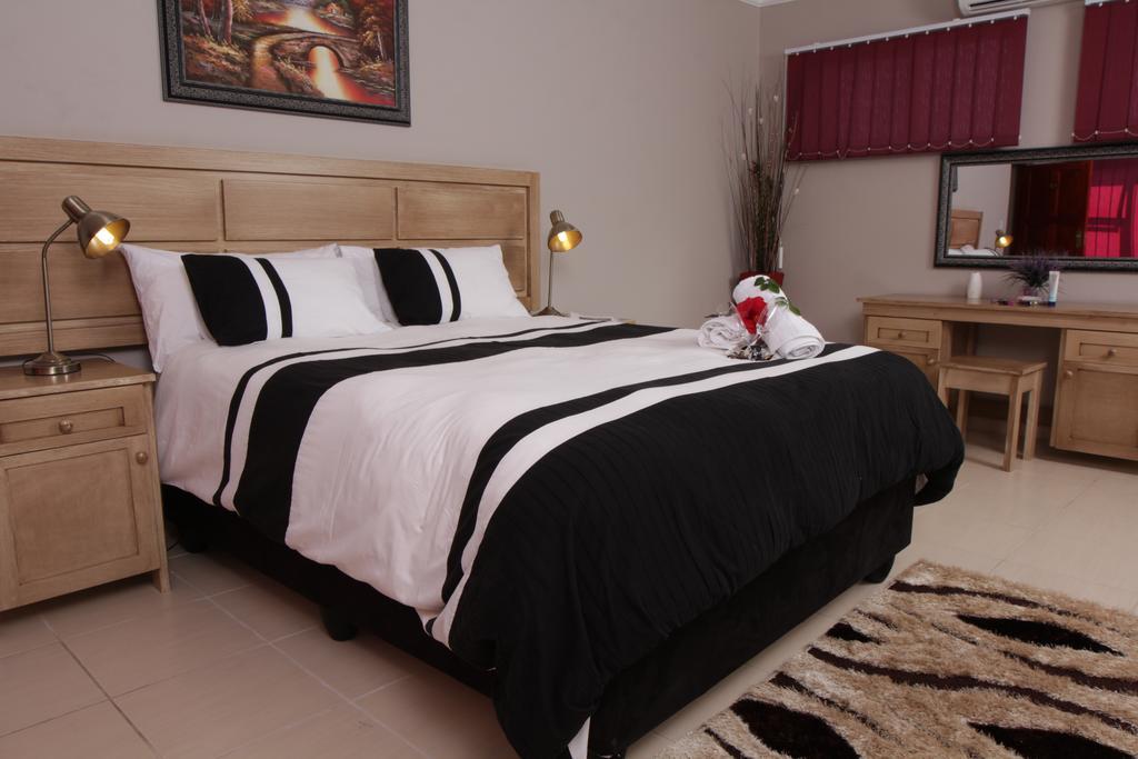Casa Bianca Guest Lodge ฮาร์ทบีสบูร์ท ห้อง รูปภาพ