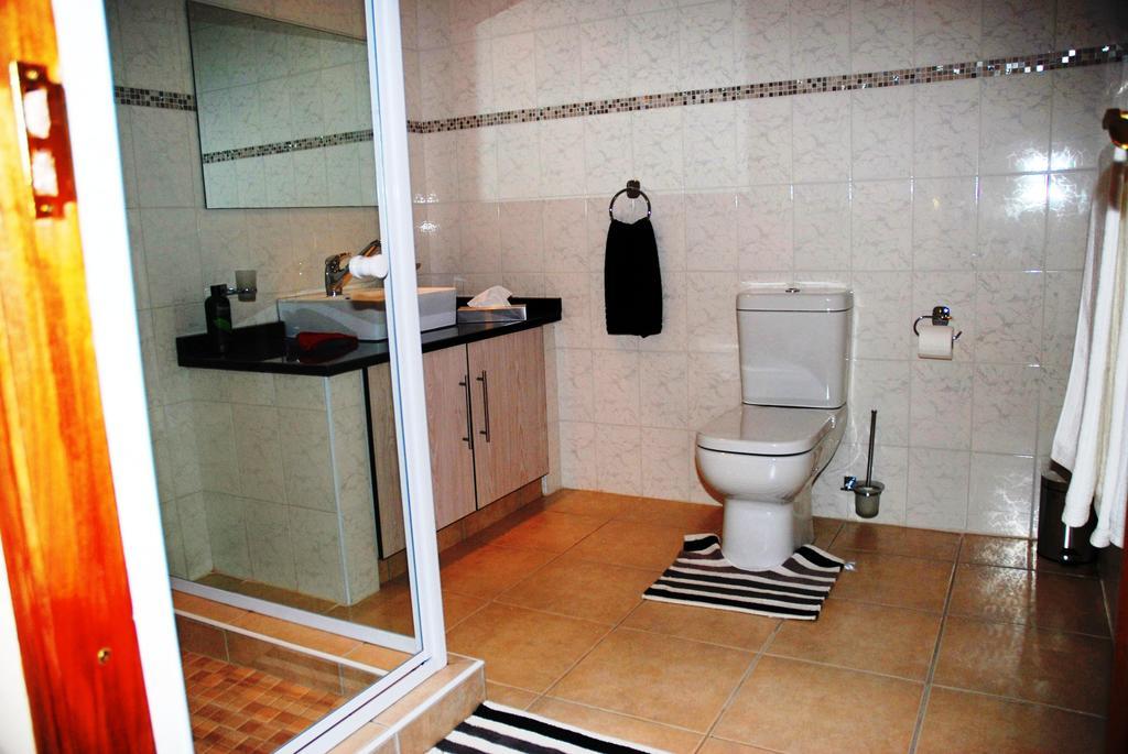 Casa Bianca Guest Lodge ฮาร์ทบีสบูร์ท ห้อง รูปภาพ